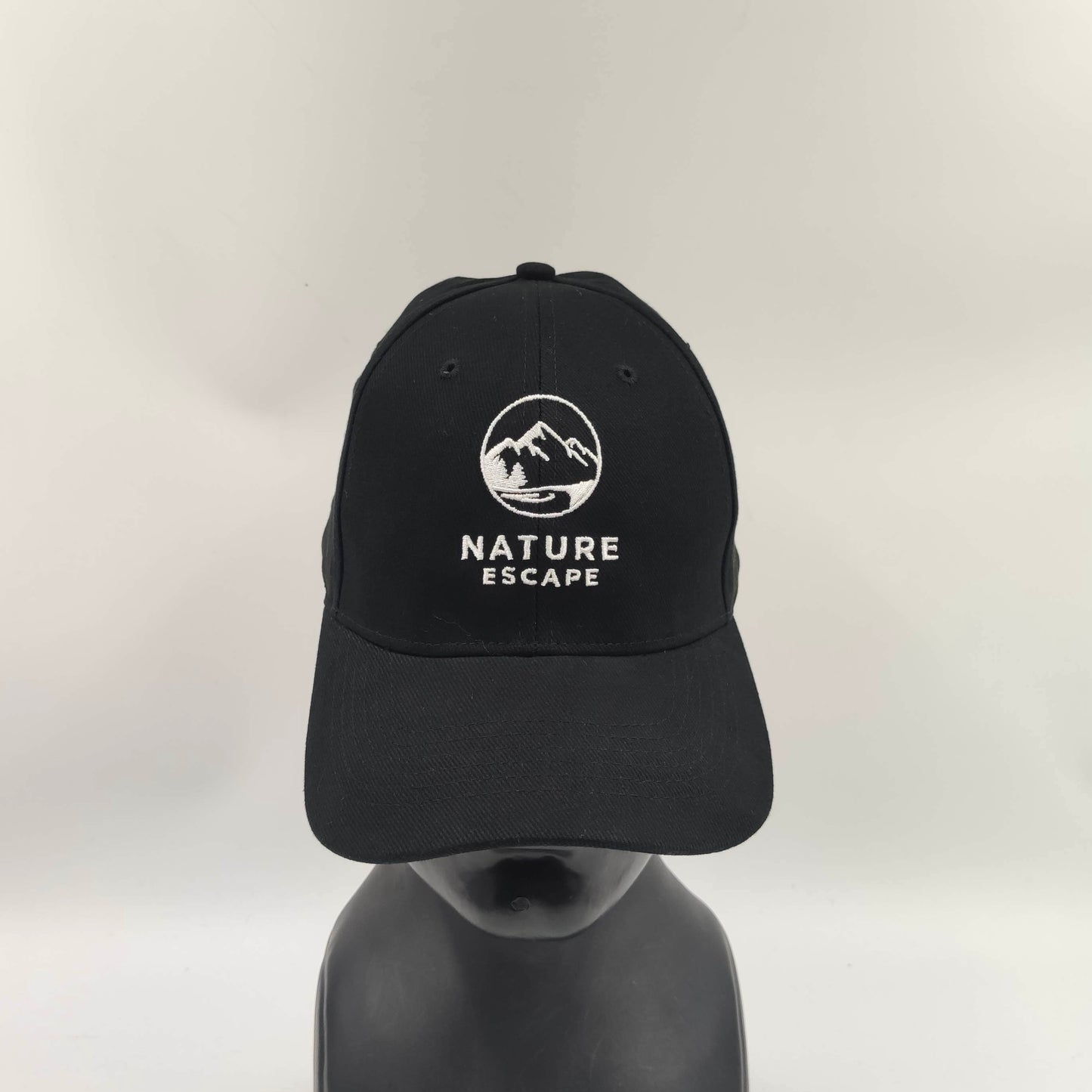 Czapka Outdoor z daszkiem – czarna