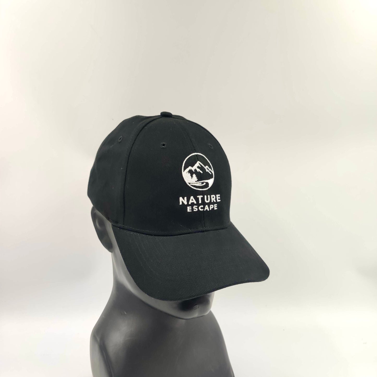 Czapka Outdoor z daszkiem – czarna