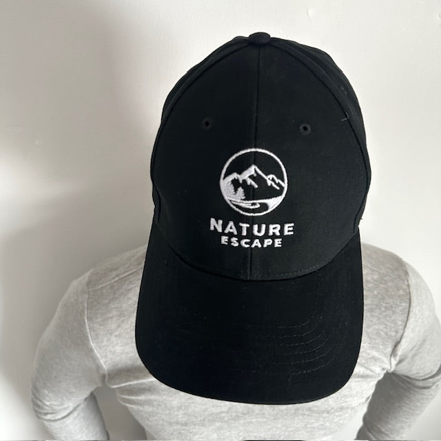 Czapka Outdoor z daszkiem – czarna