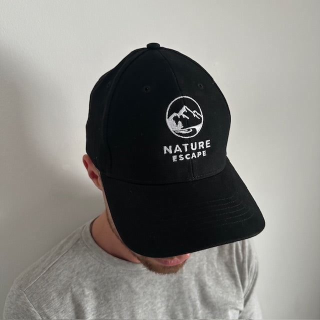 Czapka Outdoor z daszkiem – czarna