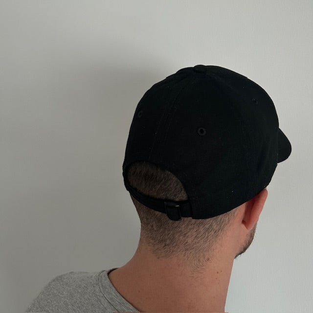 Czapka Outdoor z daszkiem – czarna